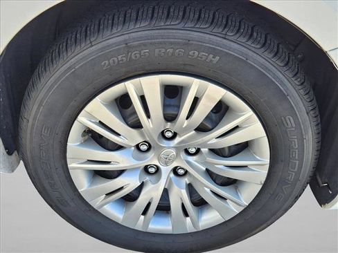 Used 2013 Toyota Camry LE FWD image 6