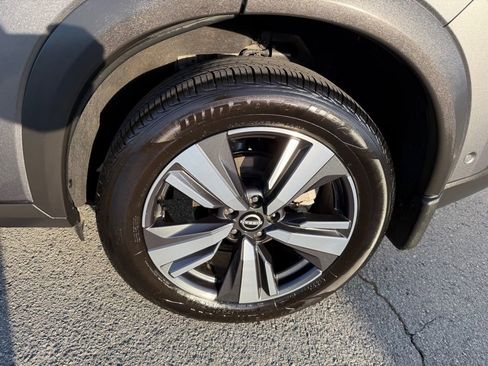 Used 2023 Nissan Rogue SL w/ SL Premium Package image 12