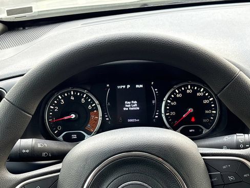 Used 2023 Jeep Renegade Latitude AWD/4WD image 8