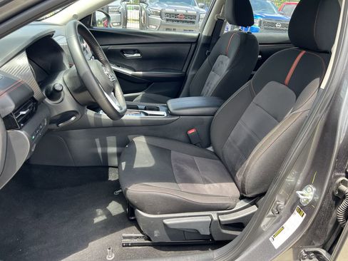 Used 2025 Nissan Sentra SR FWD image 8