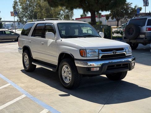 Used 2002 Toyota 4Runner SR5 AWD/4WD image 5