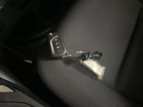 Used 2025 Toyota Corolla LE image 22