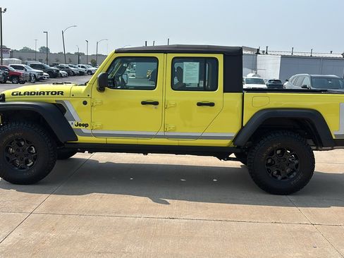 Used 2023 Jeep Gladiator Sport w/ Off Road Group image 6