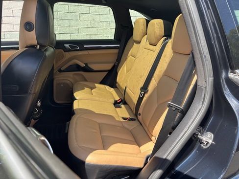 Used 2016 Porsche Cayenne S image 35