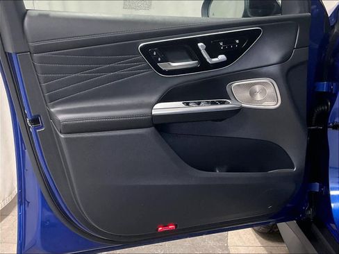 Used 2025 Mercedes-Benz GLC 300 4MATIC image 9