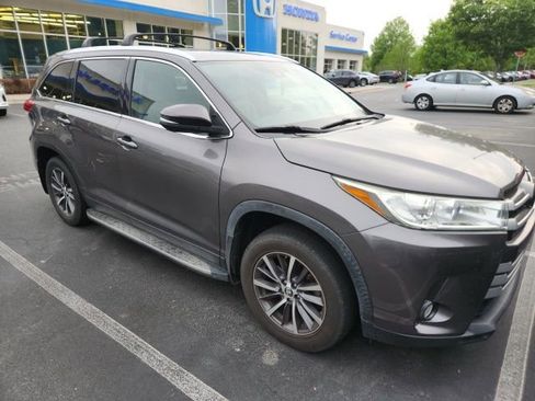 Used 2019 Toyota Highlander XLE image 13