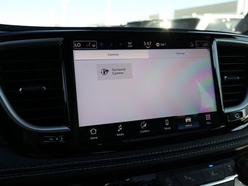 New 2026 Chrysler Pacifica Select image 18