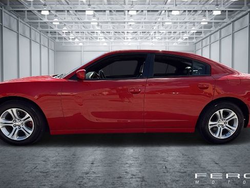 Used 2019 Dodge Charger SXT w/ Leather Interior Group image 2