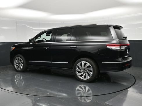Used 2024 Lincoln Navigator Premiere AWD/4WD image 7