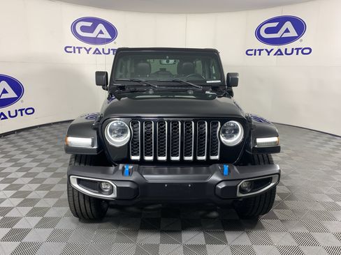 Used 2023 Jeep Wrangler Unlimited Sahara w/ Cold Weather Group AWD/4WD image 9