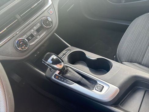 Used 2025 Buick Envista Preferred image 39