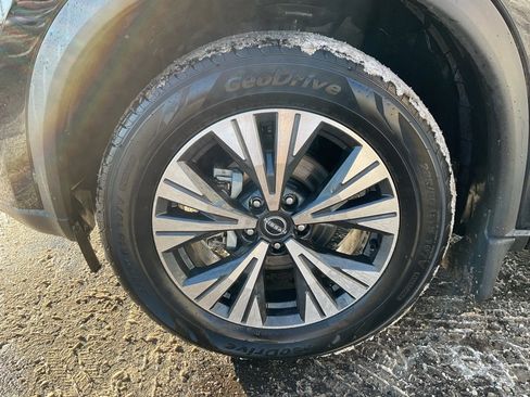 Used 2023 Nissan Rogue SV image 9