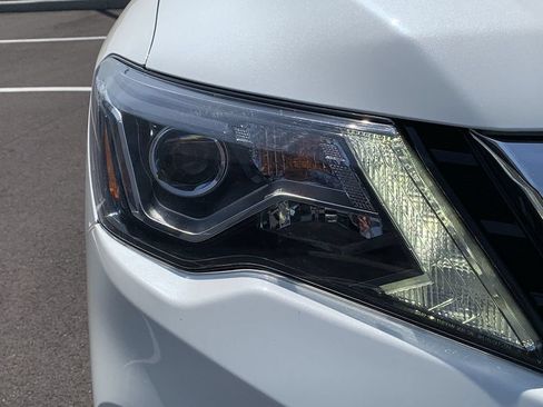Used 2018 Nissan Pathfinder Platinum AWD/4WD image 9
