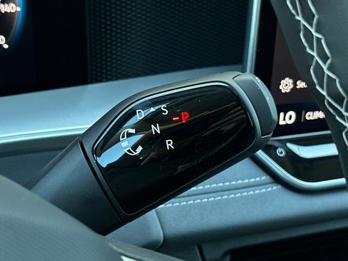 New 2025 Volkswagen Tiguan SE image 21