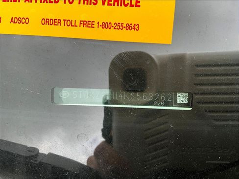 Used 2019 Toyota Highlander XLE FWD image 4