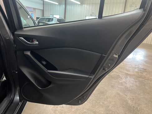 Used 2018 MAZDA MAZDA3 Sport w/ Preferred Equipment Package image 29