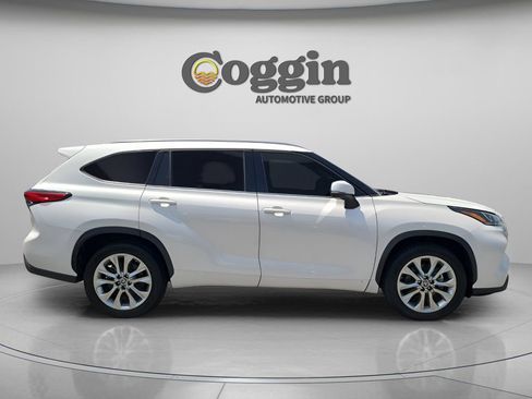 Used 2022 Toyota Highlander Limited FWD image 7