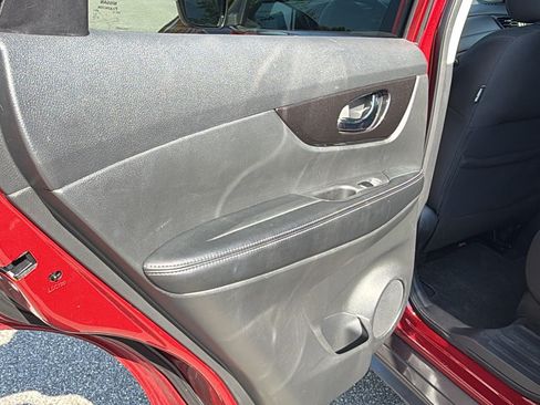 Used 2019 Nissan Rogue SV AWD/4WD image 20