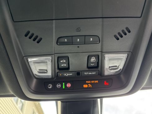 Used 2023 Chevrolet Blazer Premier AWD/4WD image 17