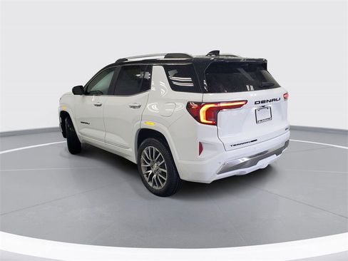 New 2026 GMC Terrain Denali w/ LPO, Black Badging Package image 4