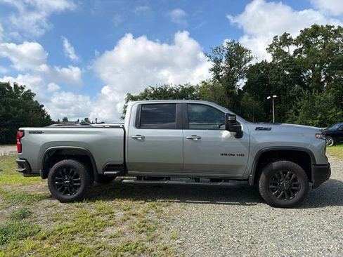 Used 2025 Chevrolet Silverado 3500 LT w/ Trail Boss Package AWD/4WD image 4
