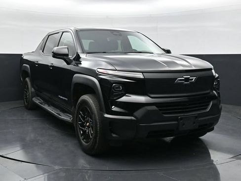 Used 2024 Chevrolet Silverado EV W/T AWD/4WD image 4