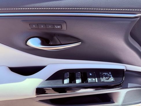 Certified 2025 Lexus ES 350 w/ Premium Package FWD image 18