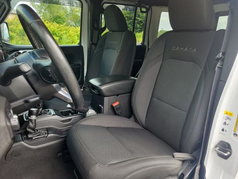 Used 2018 Jeep Wrangler Unlimited Sahara AWD/4WD image 14