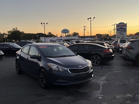 Used 2015 Kia Forte LX w/ Popular Package image 2