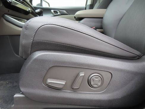 New 2026 Kia Carnival image 9