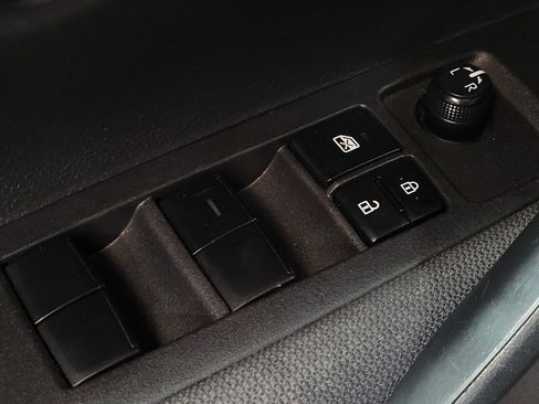 Used 2022 Toyota Corolla LE FWD image 27