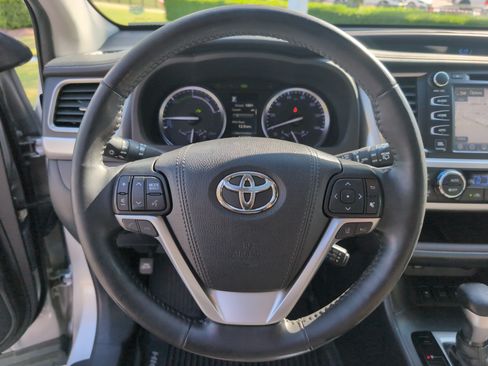 Used 2019 Toyota Highlander Limited Platinum AWD/4WD image 17