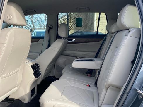 Certified 2024 Volkswagen Atlas SE image 18