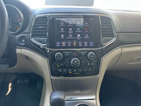 Used 2020 Jeep Grand Cherokee Overland AWD/4WD image 16
