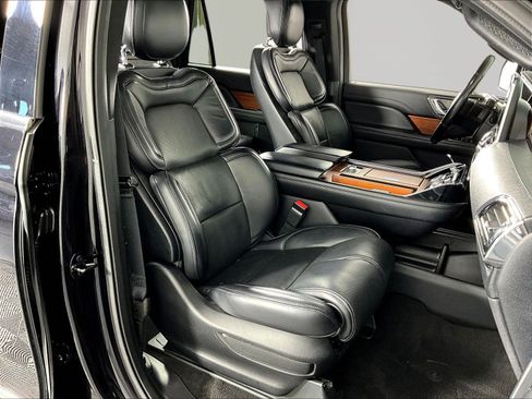 Used 2019 Lincoln Navigator L Select AWD/4WD image 28