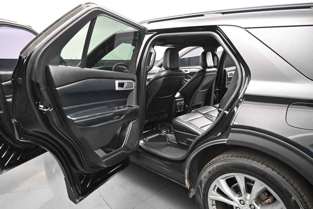 Used 2020 Ford Explorer XLT w/ Equipment Group 202A RWD image 18