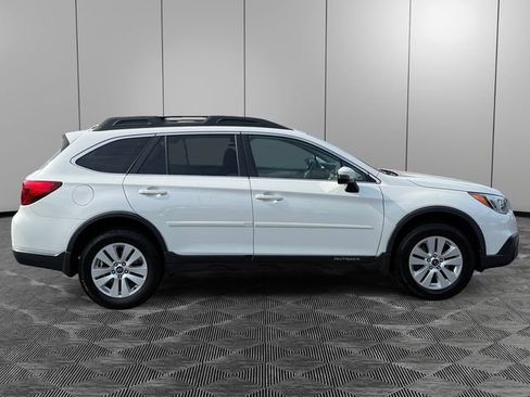 Used 2017 Subaru Outback 2.5i Premium AWD/4WD image 6