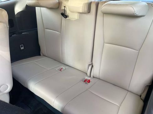 Used 2024 Toyota Highlander XLE AWD/4WD image 20