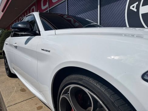 Used 2022 Alfa Romeo Giulia Veloce AWD/4WD image 2