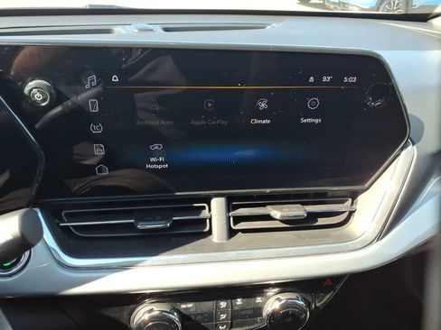Used 2025 Chevrolet Trax LT FWD image 15