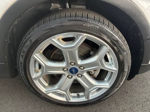 Used 2019 Ford Escape Titanium w/ U9j03 - Titanium Tow Package AWD/4WD image 10