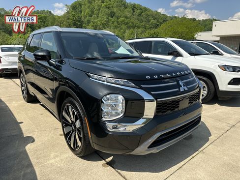 Used 2025 Mitsubishi Outlander AWD image 1