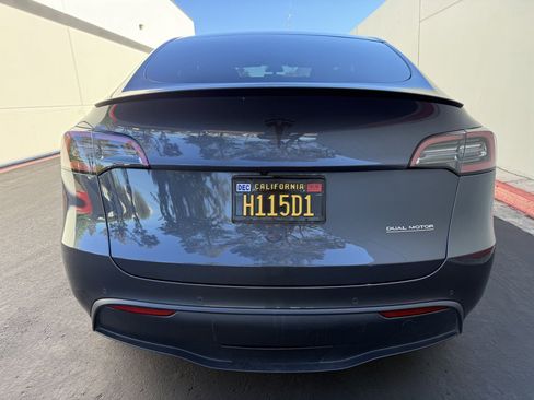 Used 2022 Tesla Model Y Performance AWD/4WD image 9