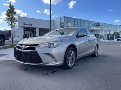 Used 2016 Toyota Camry SE FWD image 1