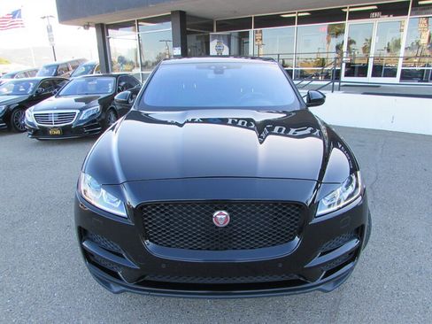 Used 2017 Jaguar F-PACE Premium AWD/4WD image 2