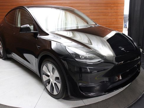 Used 2022 Tesla Model Y Performance AWD/4WD image 30