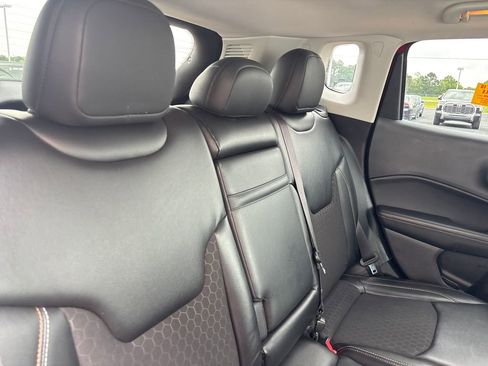 Used 2018 Jeep Compass Latitude FWD image 27
