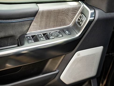 Used 2025 Ford F250 Platinum image 24