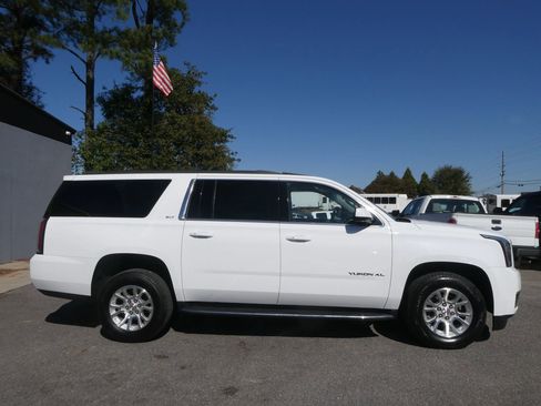 Used 2019 GMC Yukon XL SLT image 4