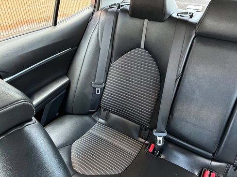 Used 2018 Toyota Camry SE FWD image 13